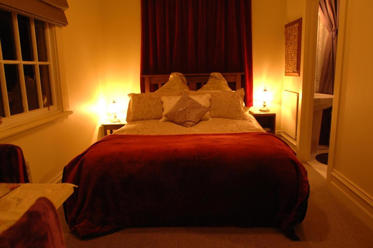 Laurel Bank House Hotel Куийнстаун Екстериор снимка