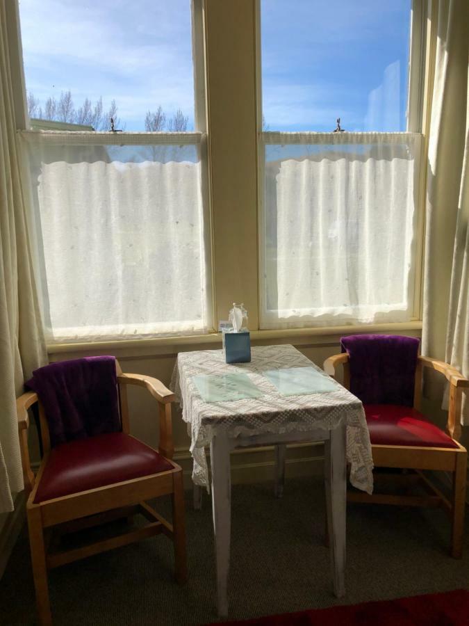 Laurel Bank House Hotel Куийнстаун Екстериор снимка